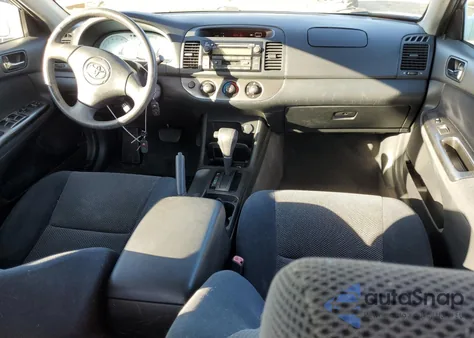 2004 Toyota Camry Le z USA, uszkodzony, nr VIN 4T1BE32K14U359409